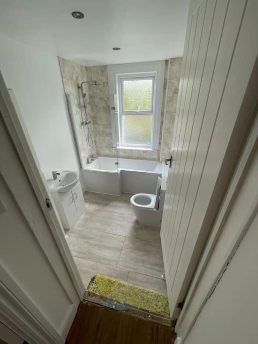 Modern 2 Bedroom Terraced House Dover Exterior foto
